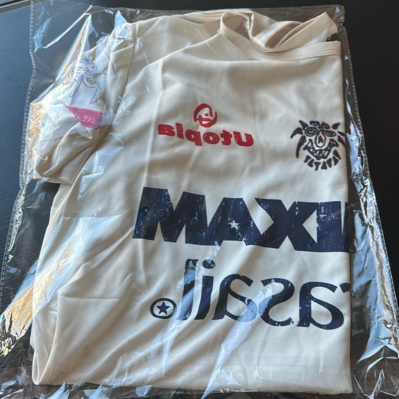 Brand new never open it. - Picture 1 of 4